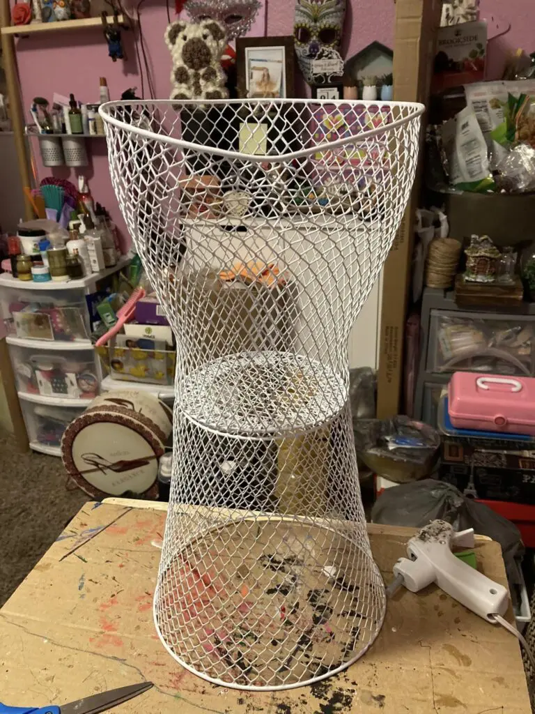 plant holder with DT wire basket