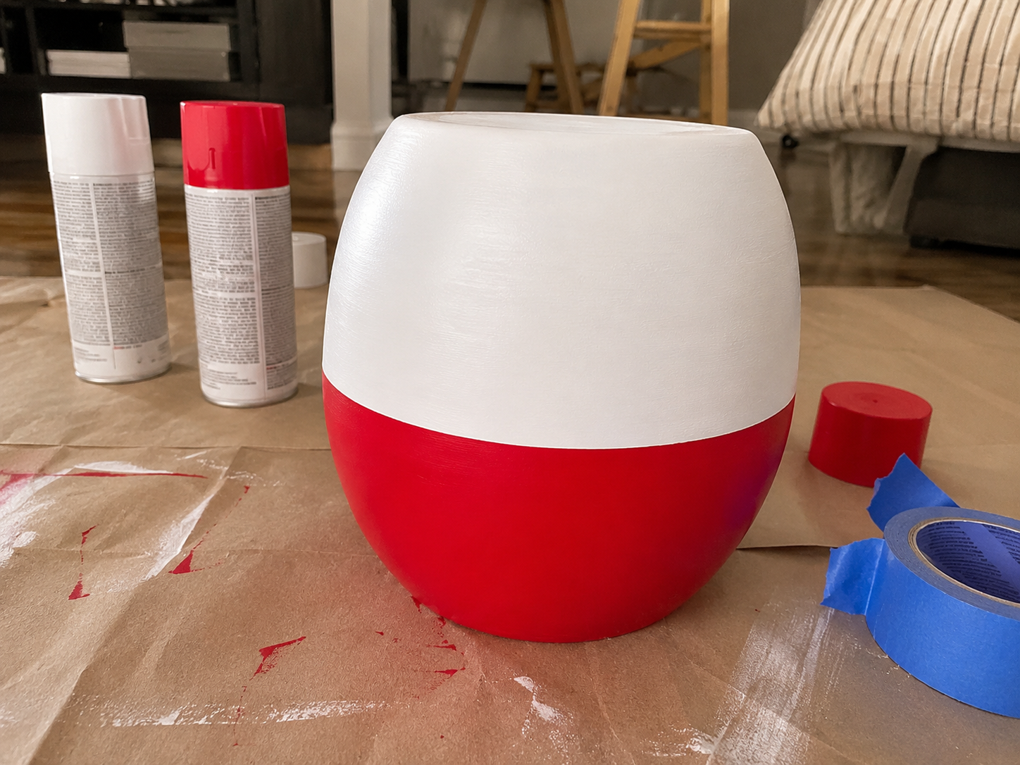 How to paint the iconic colors - DIY Rustic Fishing Bobber Porch Decor DIY tutorial