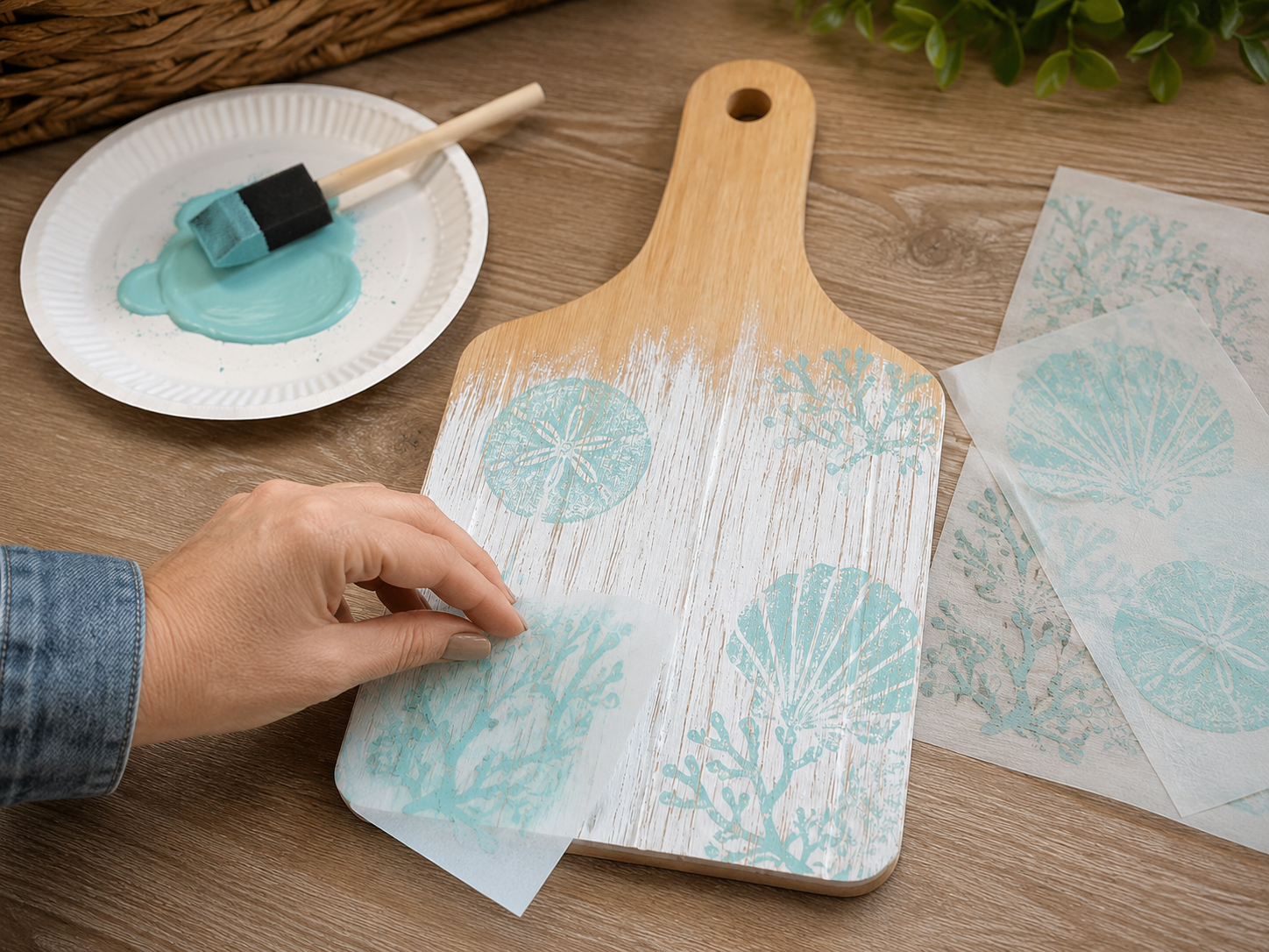 How to add coastal pattern - DIY Coastal Farmhouse Cutting Board Decor DIY tutorial