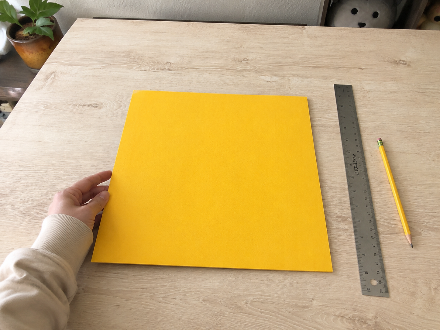 How to prepare the yellow base - Pixel Bee Wall Art: Minecraft-Inspired Decor DIY tutorial