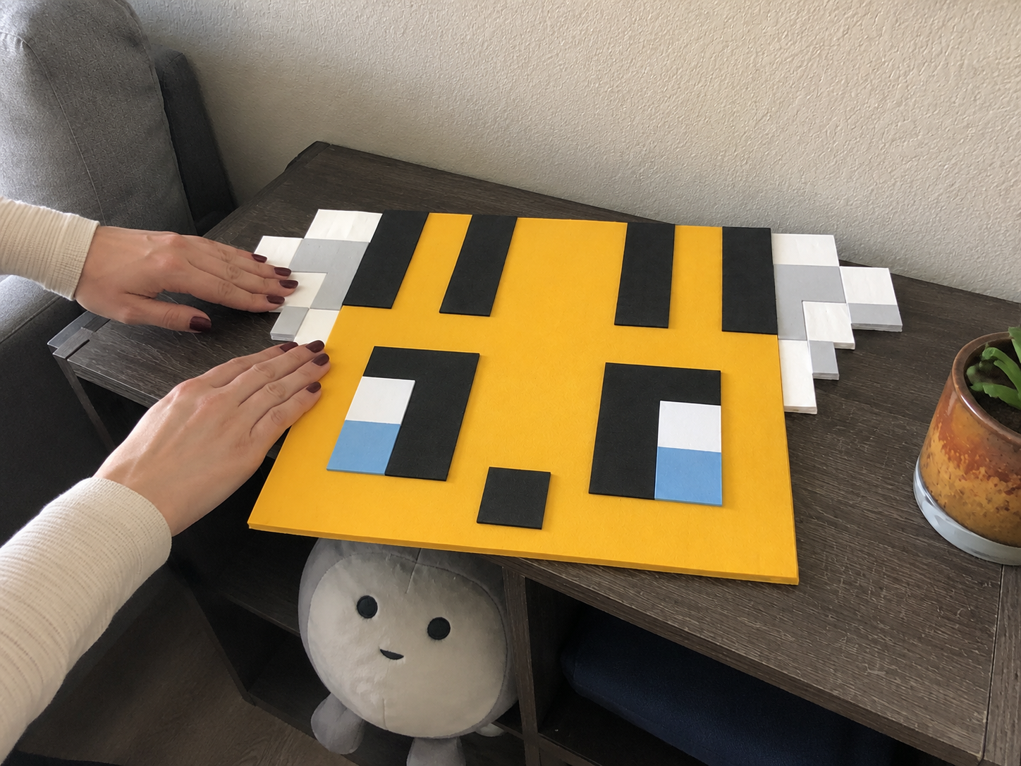 How to attach pixel wings - Pixel Bee Wall Art: Minecraft-Inspired Decor DIY tutorial