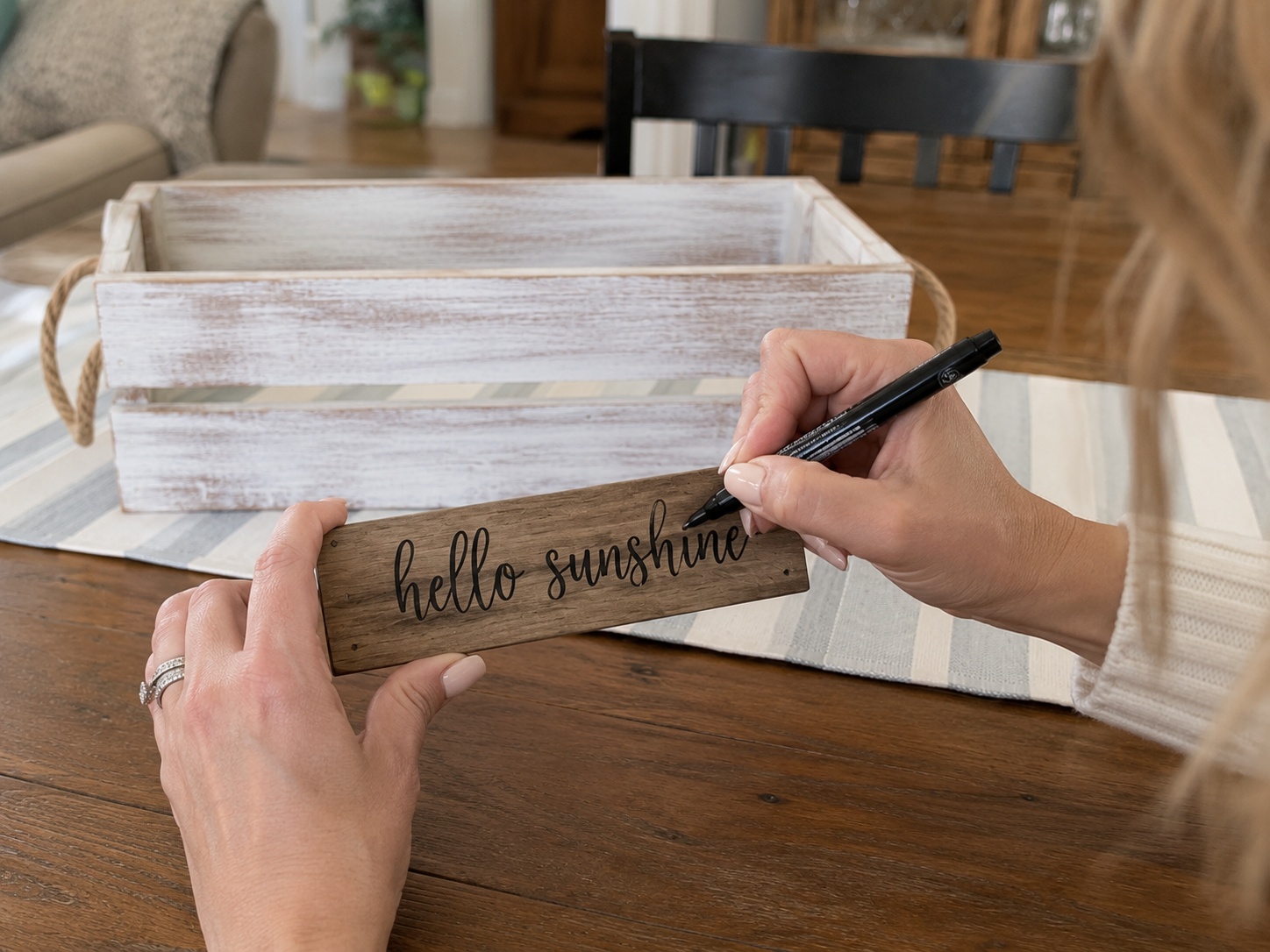 How to letter 'hello sunshine' sign - DIY Rustic Lemon & Daisy Summer Centerpiece Crate DIY tutorial