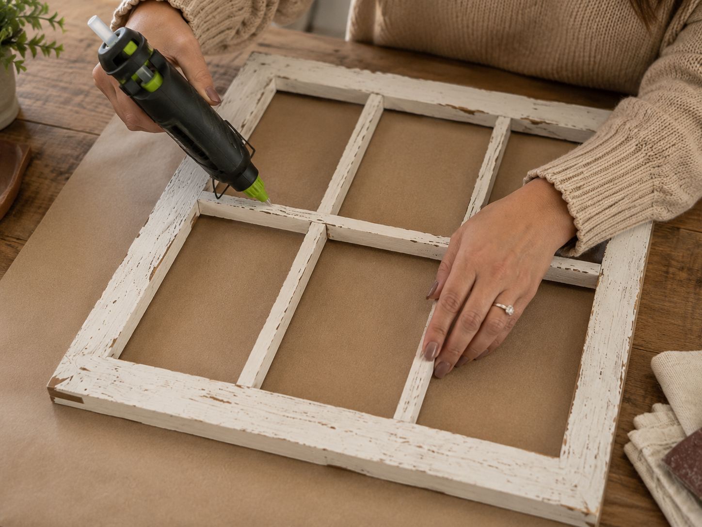 How to add faux window panes - Rustic Farmhouse Faux Window Frame Wall Decor DIY tutorial
