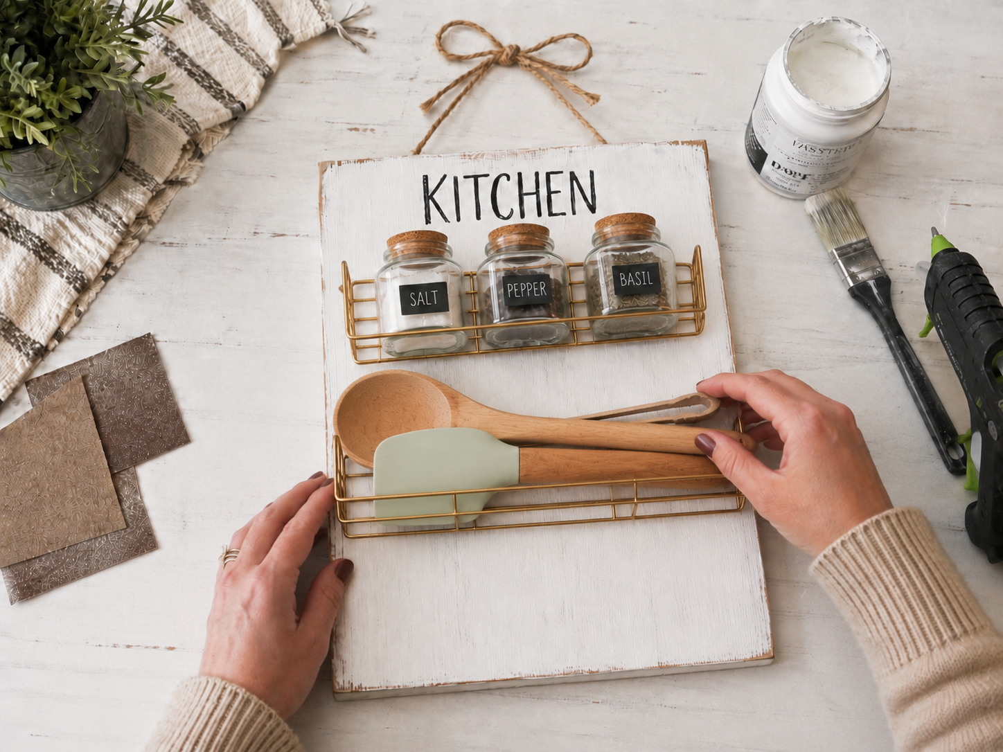 How to add middle utensil basket - Rustic Farmhouse Kitchen Wall Organizer (Dollar Tree DIY) DIY tutorial