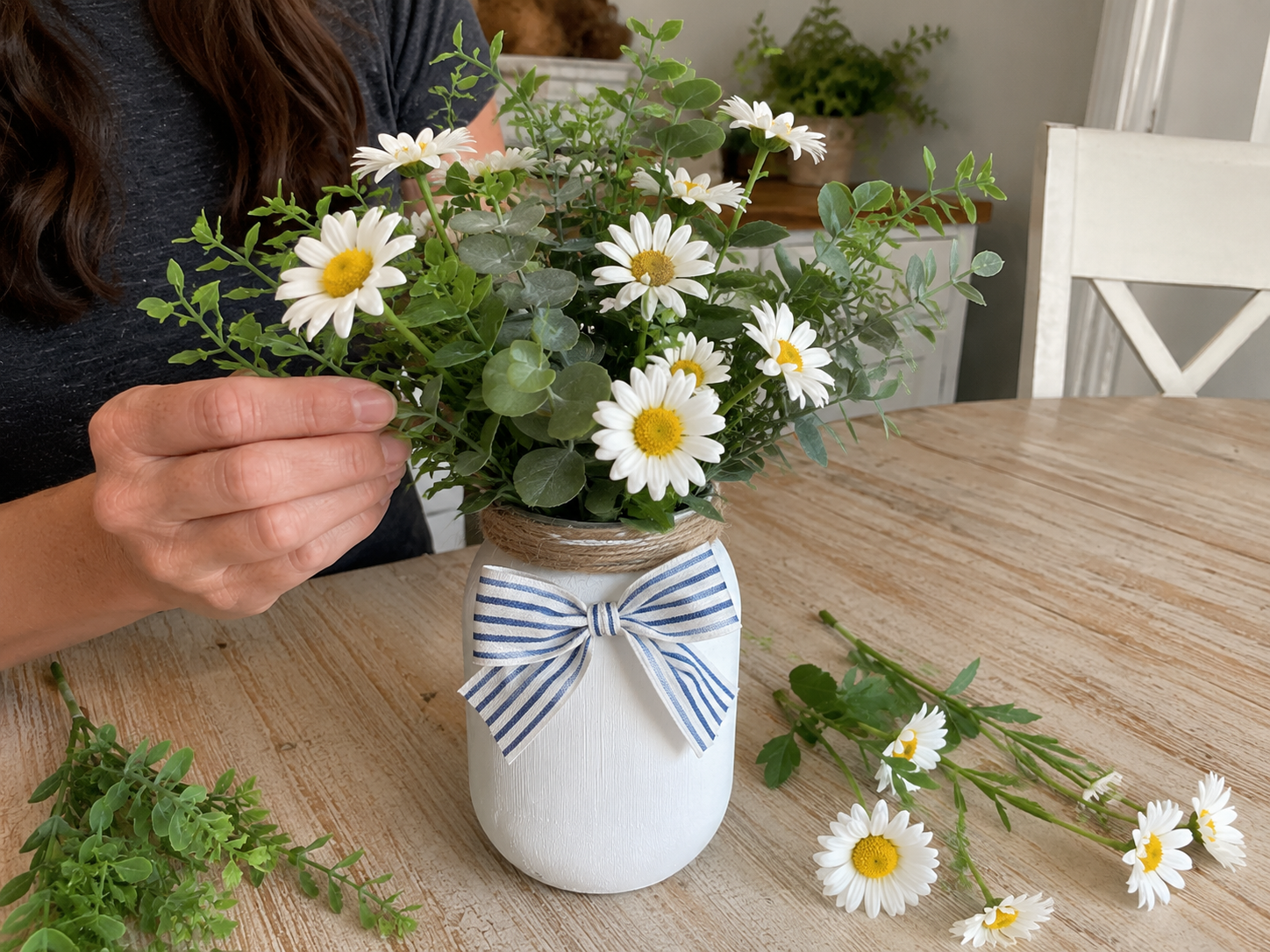 How to add the cheerful daisies - Rustic Summer Lemon Daisy Jar Centerpiece DIY tutorial