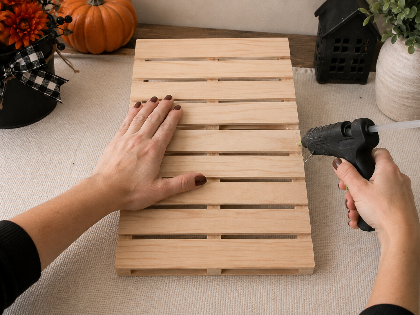 How to assemble the pallet base - Rustic Farmhouse Halloween Pallet Pocket DIY tutorial