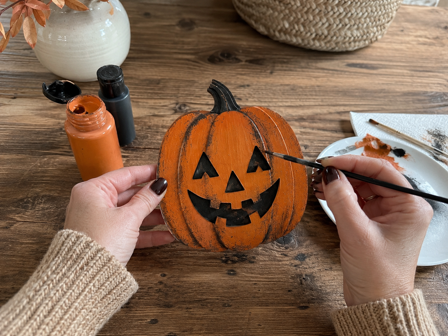 How to create distressed finish - Rustic Halloween Cutting Board Wall Decor DIY tutorial